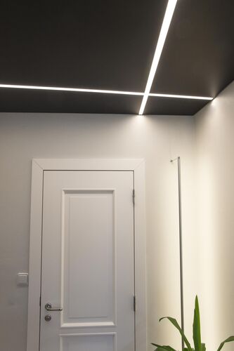 europole-luminaire-lineaires-profil-diffuseur-noir-klus-mciro-alu-nk-pds-alu-nk-step-pds-o-45-alu-ambiance-3